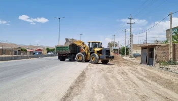 خاک برداری و تسطیح حاشیه بلوار اصلی