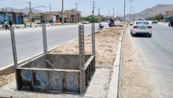 بتن ریزی پایه های تابلو بلوار خلیج فارس رستاق